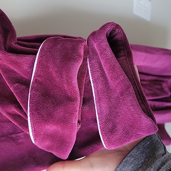 Eileen West Burgundy Women's Velour Robe Size Small Tie Front‎ - Picture 7 of 10